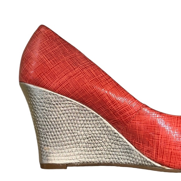 Lilly Pulitzer Resort Chic Distressed Metallic Gold Wedges in Island Coral - 6 - Picture 10 of 14